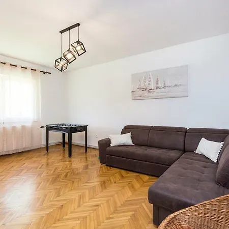 Apartman Jakov * Nedescina